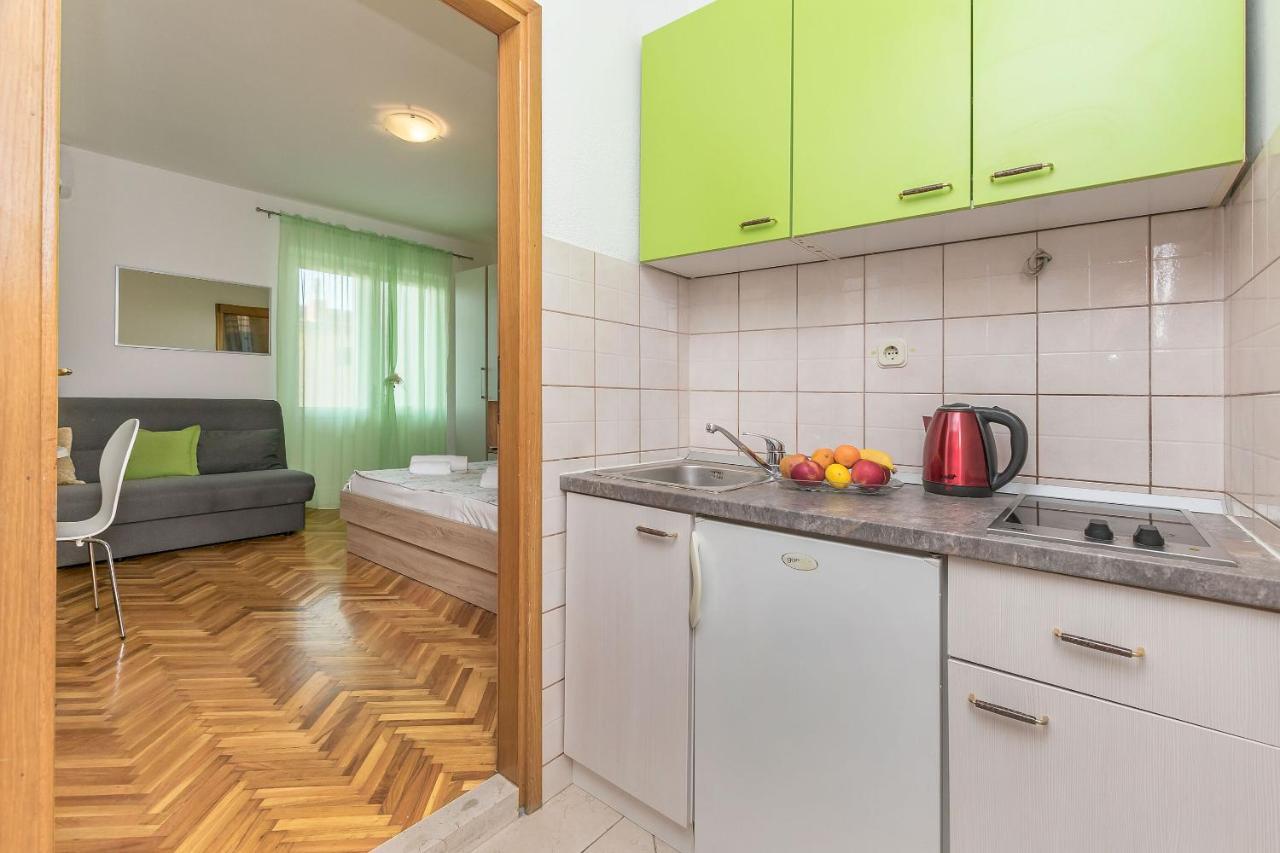 Apartments And Room Nevenka Makarska Quarto foto