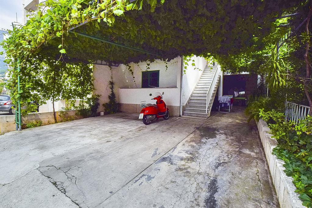 Apartments And Room Nevenka Makarska Exterior foto